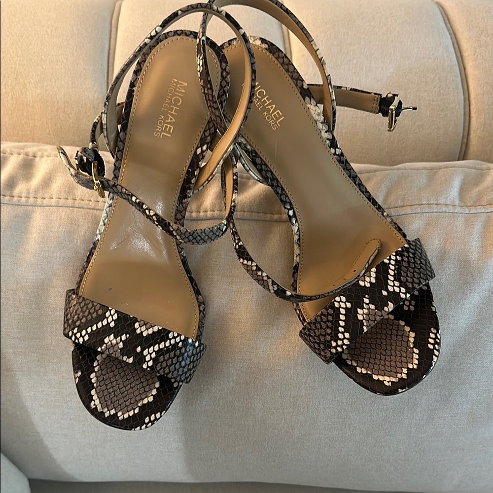 Michael Kors Black and Cream Heels Elegant Design